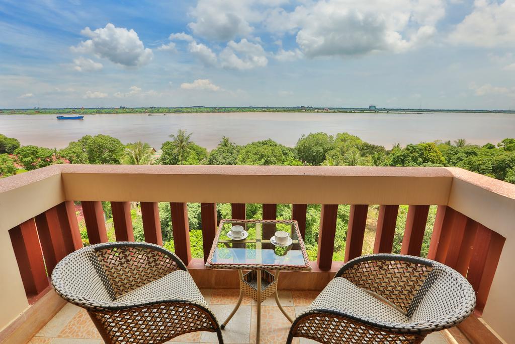 Blue River Hotel Phnom Penh Exterior foto