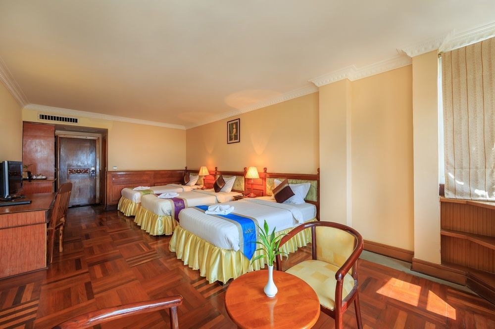 Blue River Hotel Phnom Penh Exterior foto