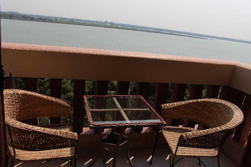 Blue River Hotel Phnom Penh Exterior foto