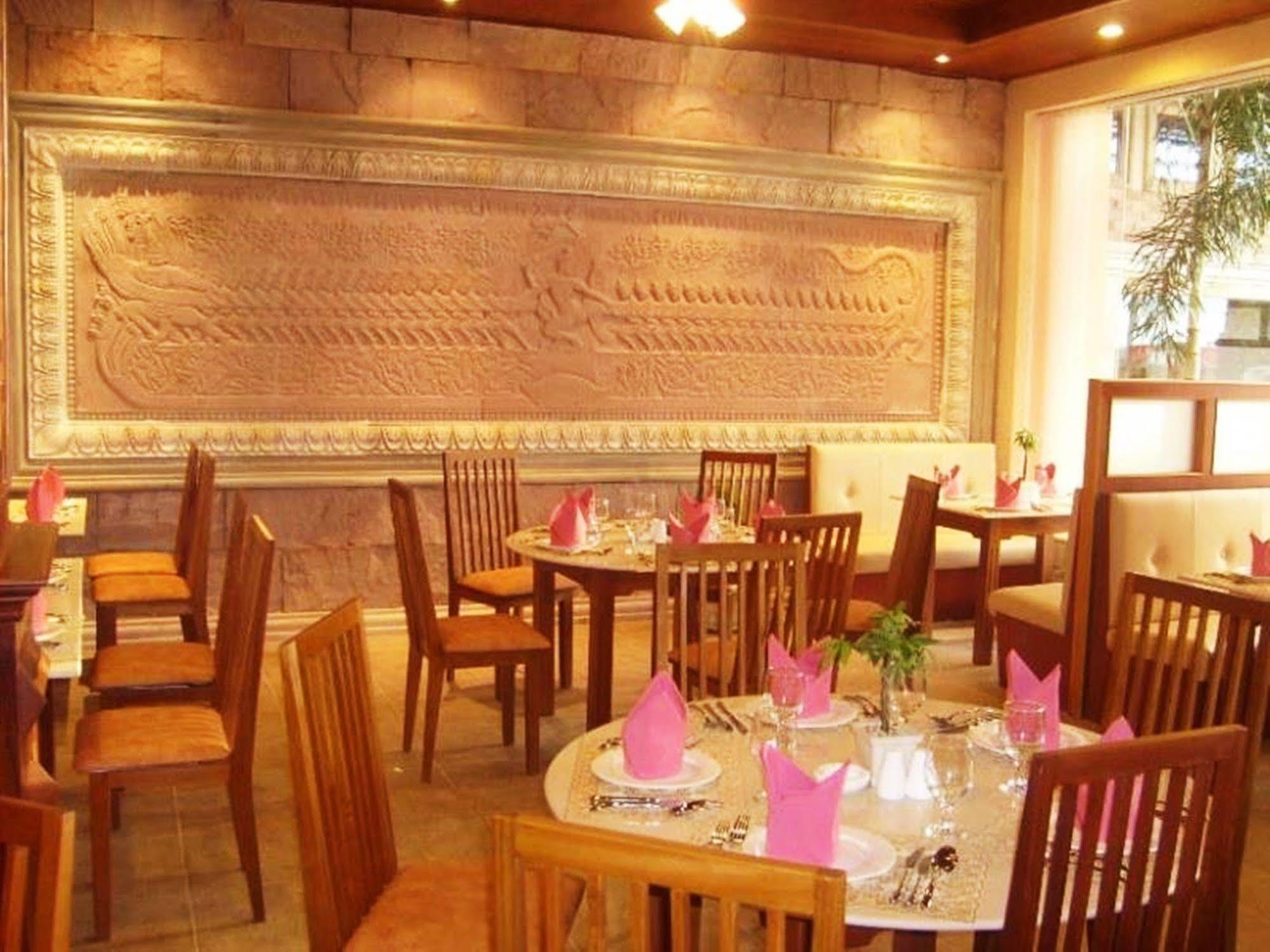 Blue River Hotel Phnom Penh Exterior foto