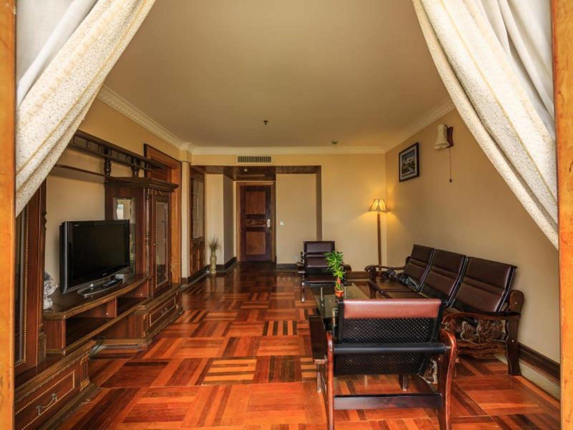 Blue River Hotel Phnom Penh Exterior foto
