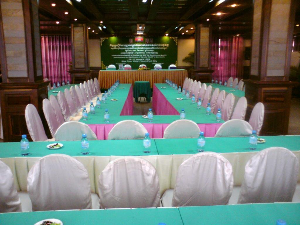 Blue River Hotel Phnom Penh Exterior foto